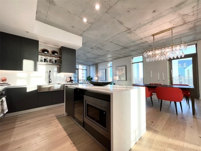property at 1801 N Pearl St