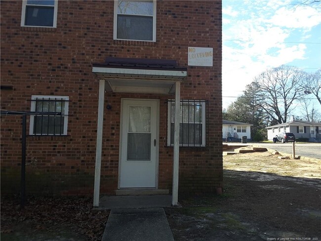 1708 Newark Ave in Fayetteville, NC - Foto de edificio - Building Photo