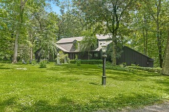 95 Louises Ln in New Canaan, CT - Building Photo - Building Photo