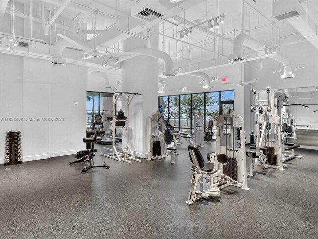 11113 Biscayne Blvd, Unit 357 in Miami, FL - Building Photo - Building Photo