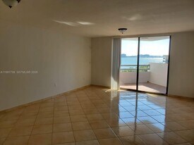555 NE 30th St, Unit 502 in Miami, FL - Building Photo