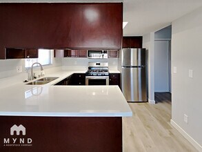 549 Bastanchury Ave in Henderson, NV - Foto de edificio - Building Photo