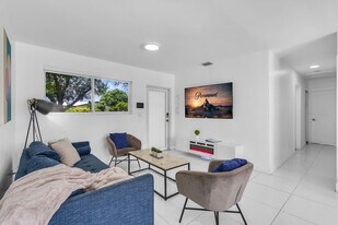 7061 Coolidge St in Hollywood, FL - Building Photo