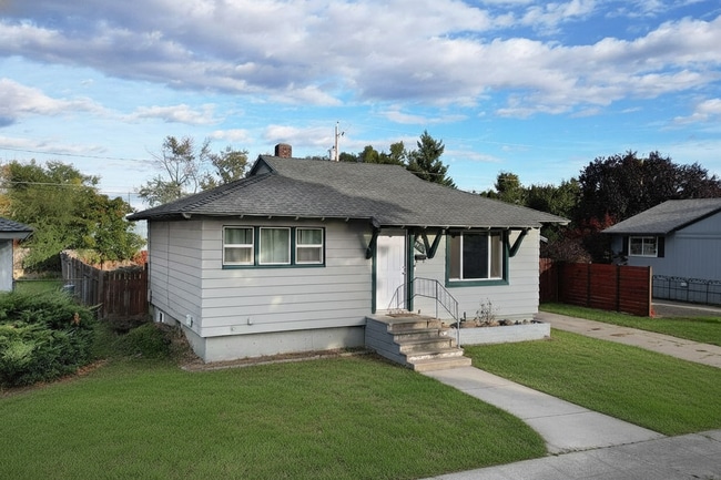 property at 2508 N Sycamore St