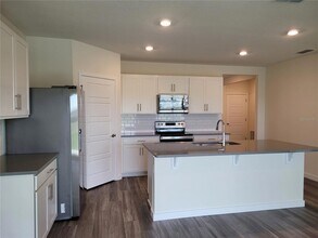 399 Tanis Ave in St. Cloud, FL - Foto de edificio - Building Photo