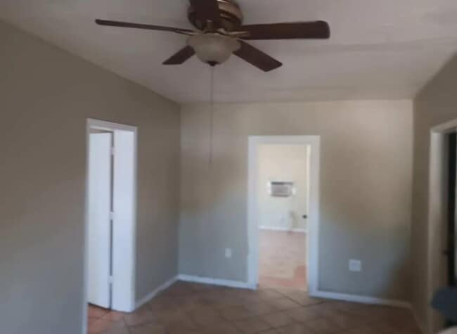 2136 Collins Ct in Hollywood, FL - Building Photo - Building Photo