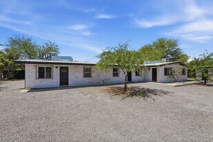 2535 N Dodge Blvd in Tucson, AZ - Building Photo