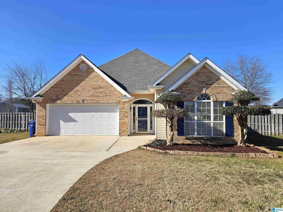 736 Barkley Cir in Alabaster, AL - Building Photo