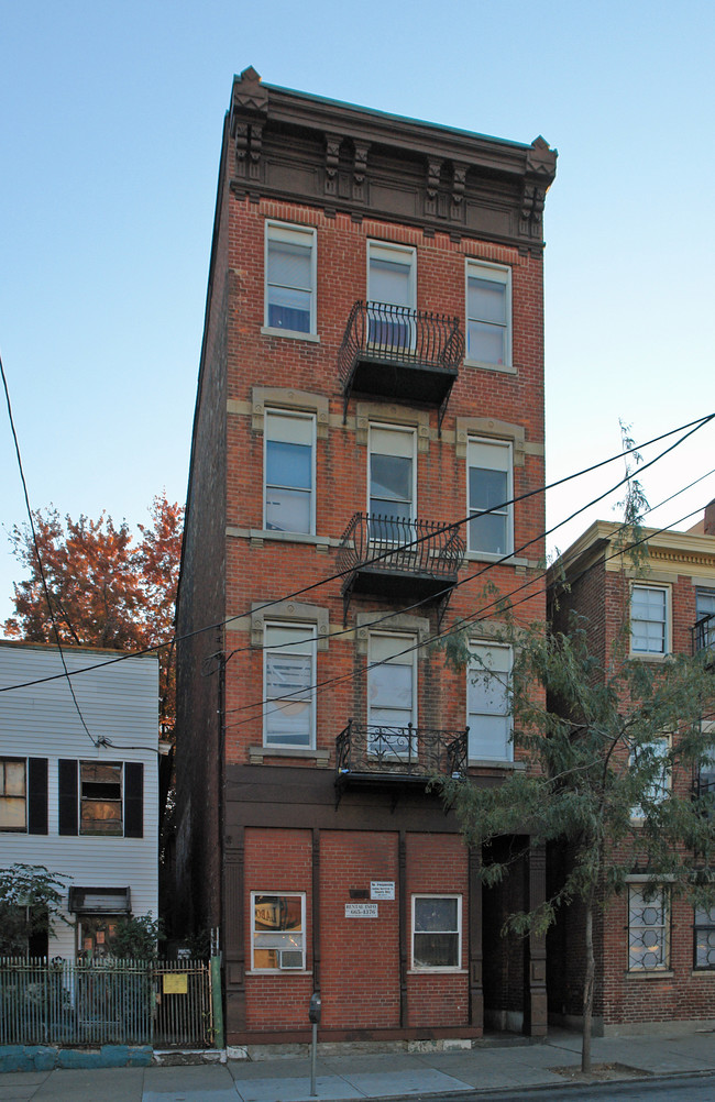 East Apartments in Cincinnati, OH - Building Photo - Building Photo