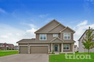 16043 Estate Ln in Lakeville, MN - Building Photo
