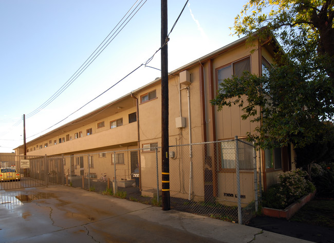 1030 S Osage Ave in Inglewood, CA - Building Photo - Building Photo