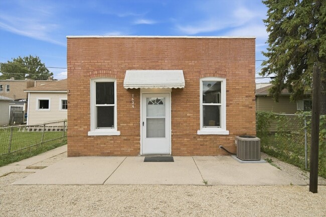 property at 1624 S 59th Ct