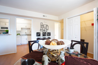 Mariner's Cove Apartment Homes in Virginia Beach, VA - Building Photo - Interior Photo