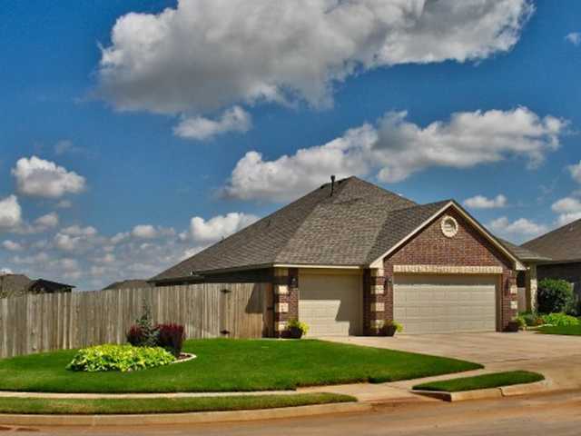 8245 NW 158th St in Edmond, OK - Building Photo