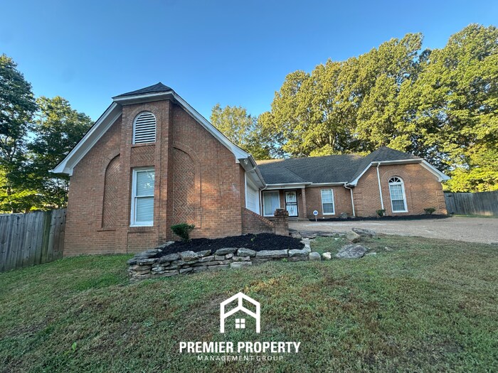 8531 Woodcock Cove in Memphis, TN - Building Photo