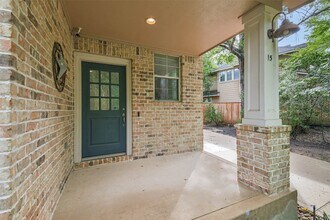 15 N Flickering Sun Cir in The Woodlands, TX - Building Photo - Building Photo