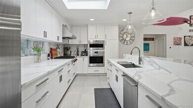 15 Blueberry Ln in Quogue, NY - Building Photo - Building Photo