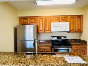 1241 SW 46th Ave in Pompano Beach, FL - Foto de edificio - Building Photo