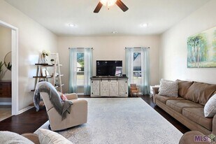 644 Greenwich Dr in Baton Rouge, LA - Building Photo