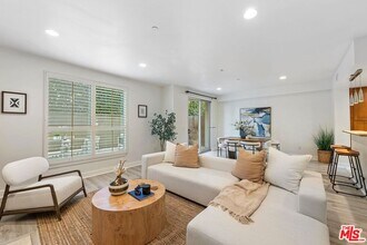 2240 S Beverly Glen Blvd in Los Angeles, CA - Building Photo - Building Photo