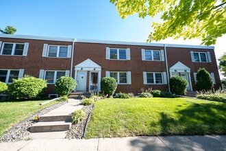 2050 Montreal Ave in St. Paul, MN - Building Photo - Building Photo