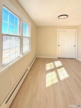 47 Crestwood Dr in Manchester, CT - Building Photo - Building Photo