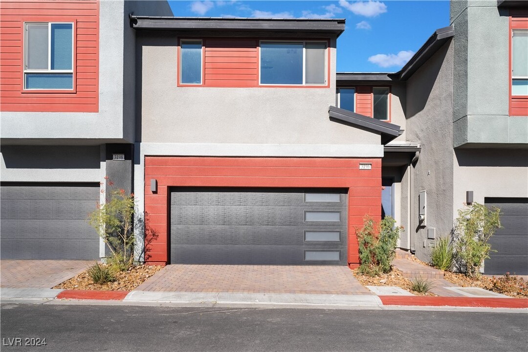 3196 Lumassina Wy in Henderson, NV - Building Photo