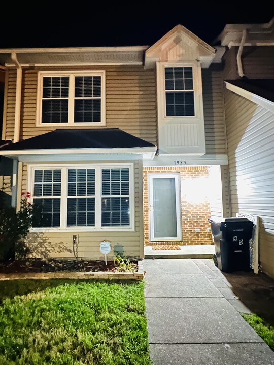 1939 Cranborne Ct in Virginia Beach, VA - Foto de edificio