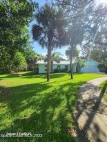 8 Colonial Way in Indian Harbour Beach, FL - Building Photo