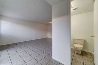 2696 N 43rd Ave in Phoenix, AZ - Building Photo - Building Photo