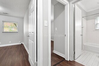 8801 Malvern Hill Rd in Louisville, KY - Building Photo - Building Photo