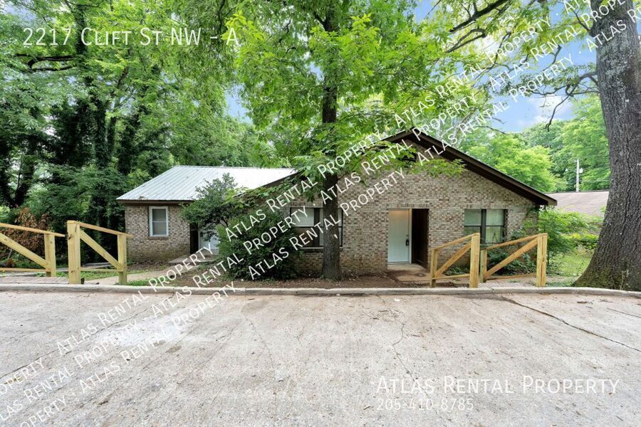 2217 Clift St NW in Huntsville, AL - Building Photo