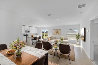 2155 Lone Oak Ln in Lakeland, FL - Building Photo - Building Photo