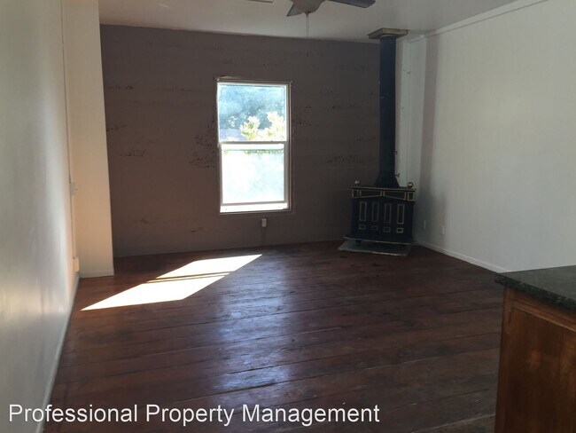 5 Canyon Lake Dr in Port Costa, CA - Building Photo - Building Photo