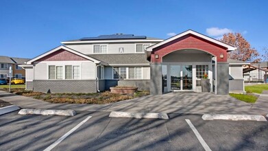 Heatherstone Apartments in Kennewick, WA - Building Photo - Building Photo