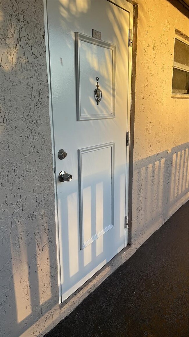 1075 Riverside Dr, Unit 306, Unit 306