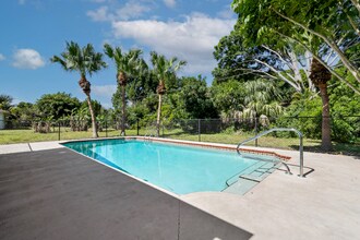 565 11th Ave in Vero Beach, FL - Building Photo - Building Photo