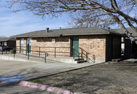 Crosswinds Apartments in Commerce, TX - Foto de edificio - Building Photo