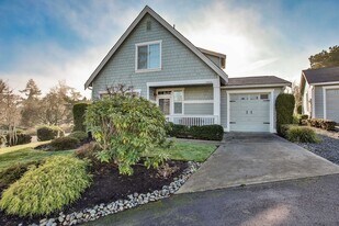 1404 Portside Ct in Freeland, WA - Building Photo