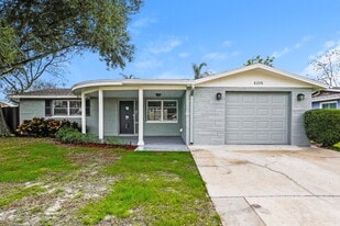 6226 9th Ave in New Port Richey, FL - Building Photo