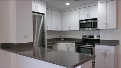 219 E 69th St-Unit -7e in New York, NY - Building Photo - Building Photo