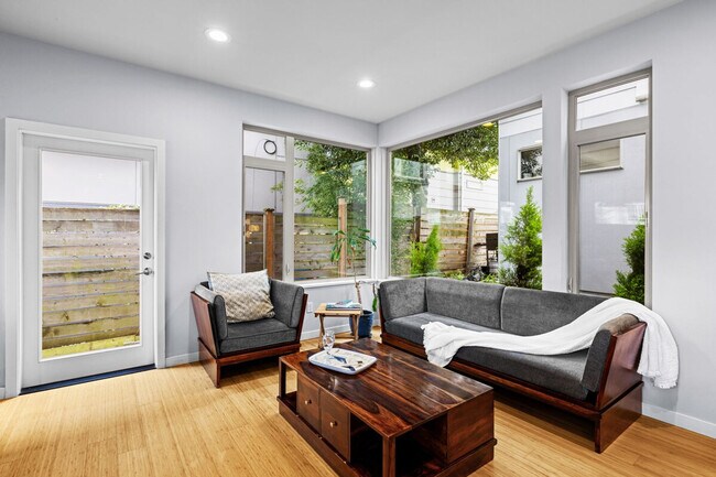 4036 Linden Ave N in Seattle, WA - Building Photo - Building Photo