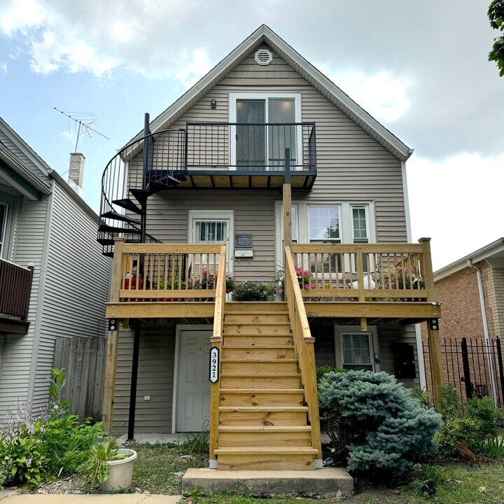 3921 N Francisco Ave-Unit -Unit 2 in Chicago, IL - Building Photo