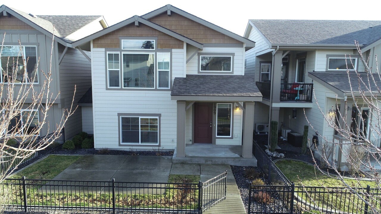 1909 W Bridge Ave in Spokane, WA - Building Photo