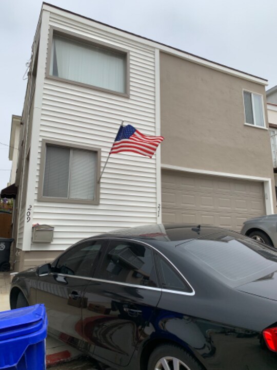 209 39th St in Manhattan Beach, CA - Building Photo