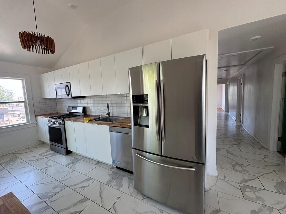 120 N Austin St in Marfa, TX - Building Photo