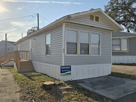 4943 E Hillsborough Ave in Tampa, FL - Building Photo