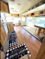 1 E Charleston Rd in Palo Alto, CA - Building Photo