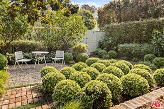 165 Mabery Rd in Santa Monica, CA - Building Photo - Building Photo