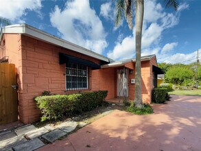 3172 McDonald St in Miami, FL - Building Photo - Building Photo